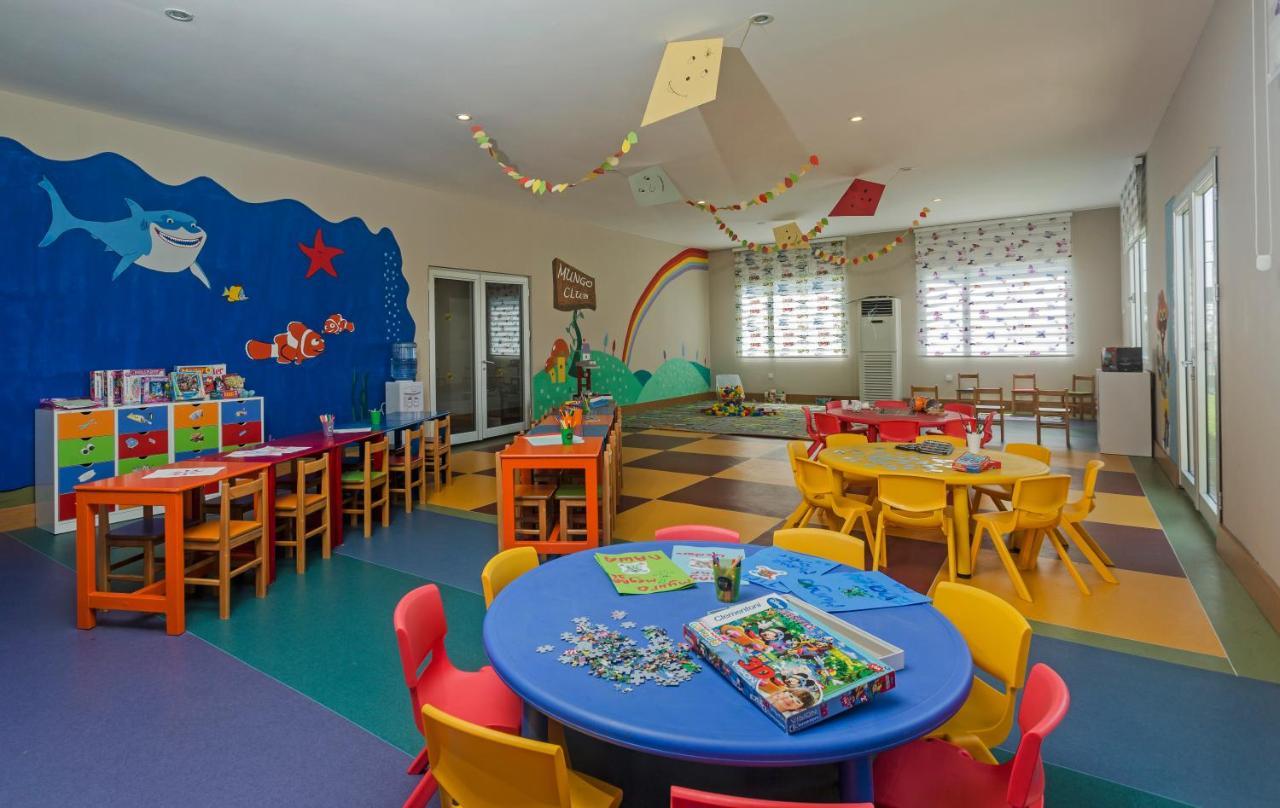 Tui Magic Life Jacaranda Hotel Side Luaran gambar A classroom at the International School of Düsseldorf