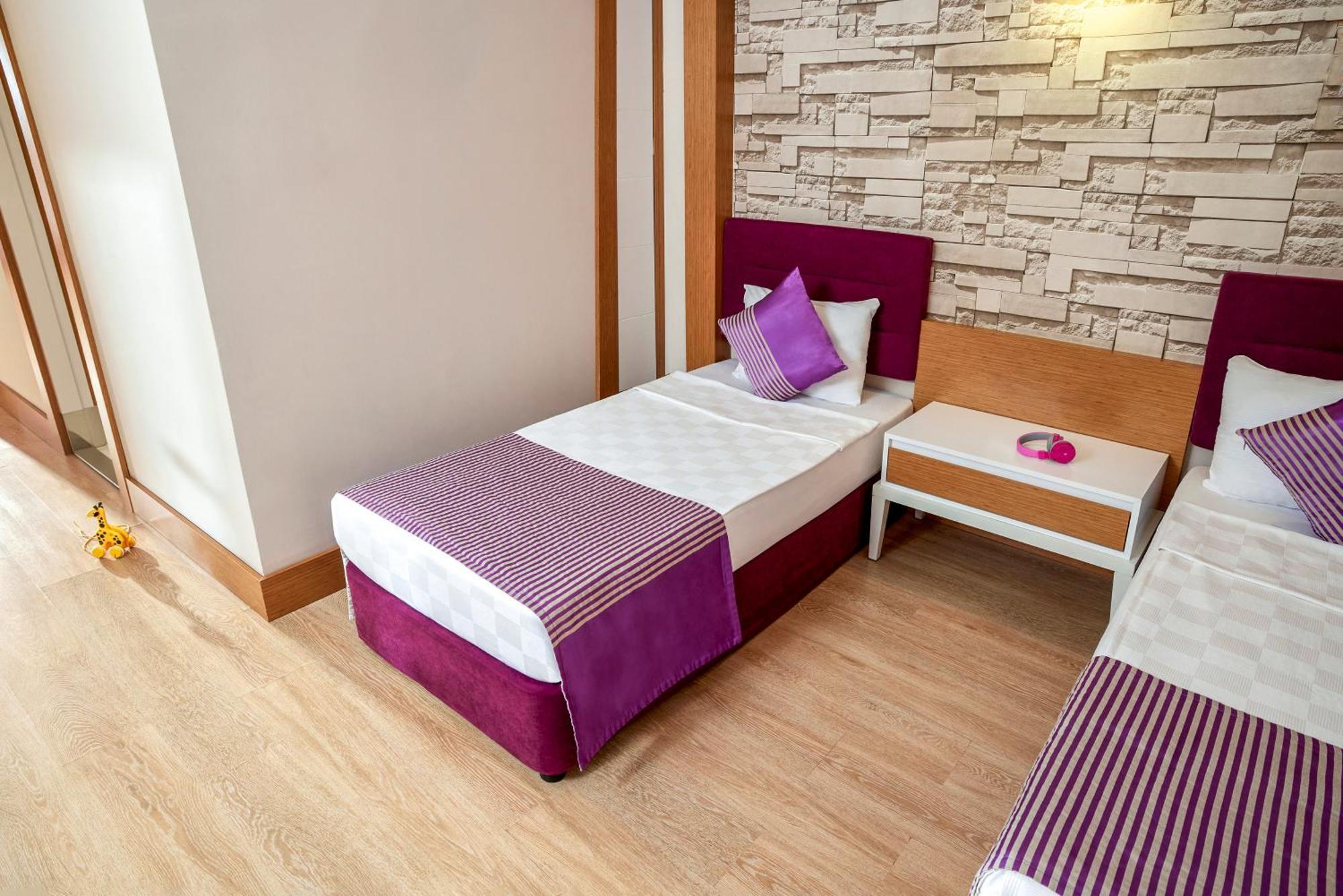 Tui Magic Life Jacaranda Hotel Side Luaran gambar A typical room at the hotel
