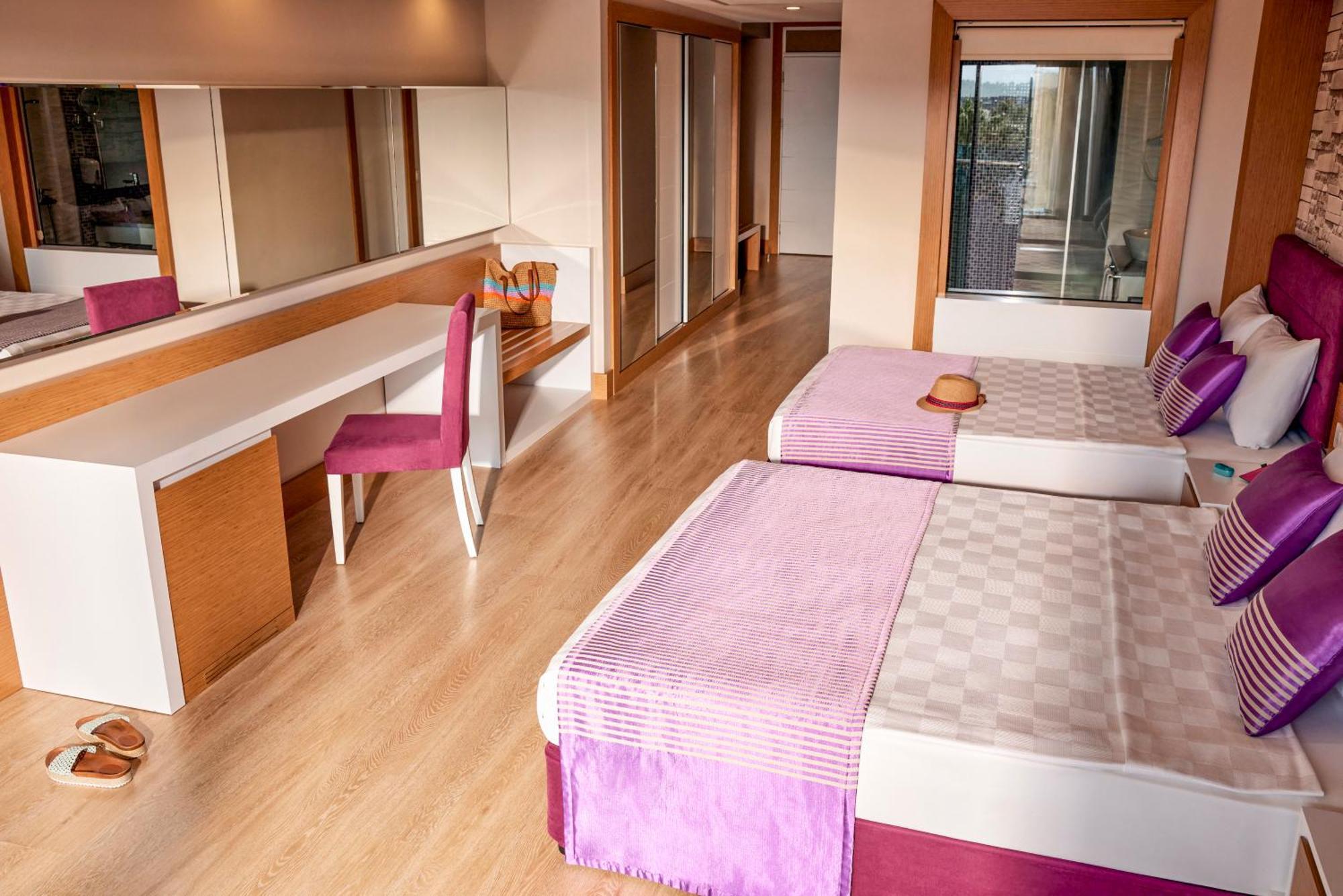 Tui Magic Life Jacaranda Hotel Side Luaran gambar A bedroom at the hotel