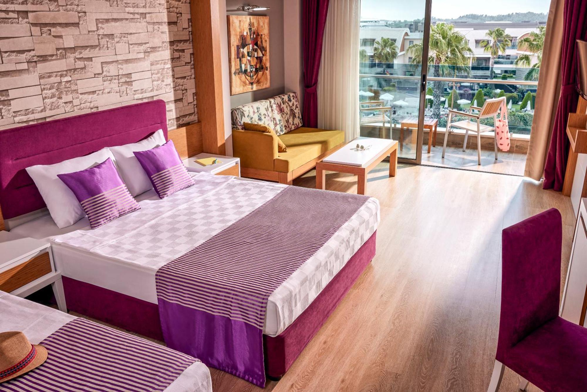 Tui Magic Life Jacaranda Hotel Side Luaran gambar A room at the hotel