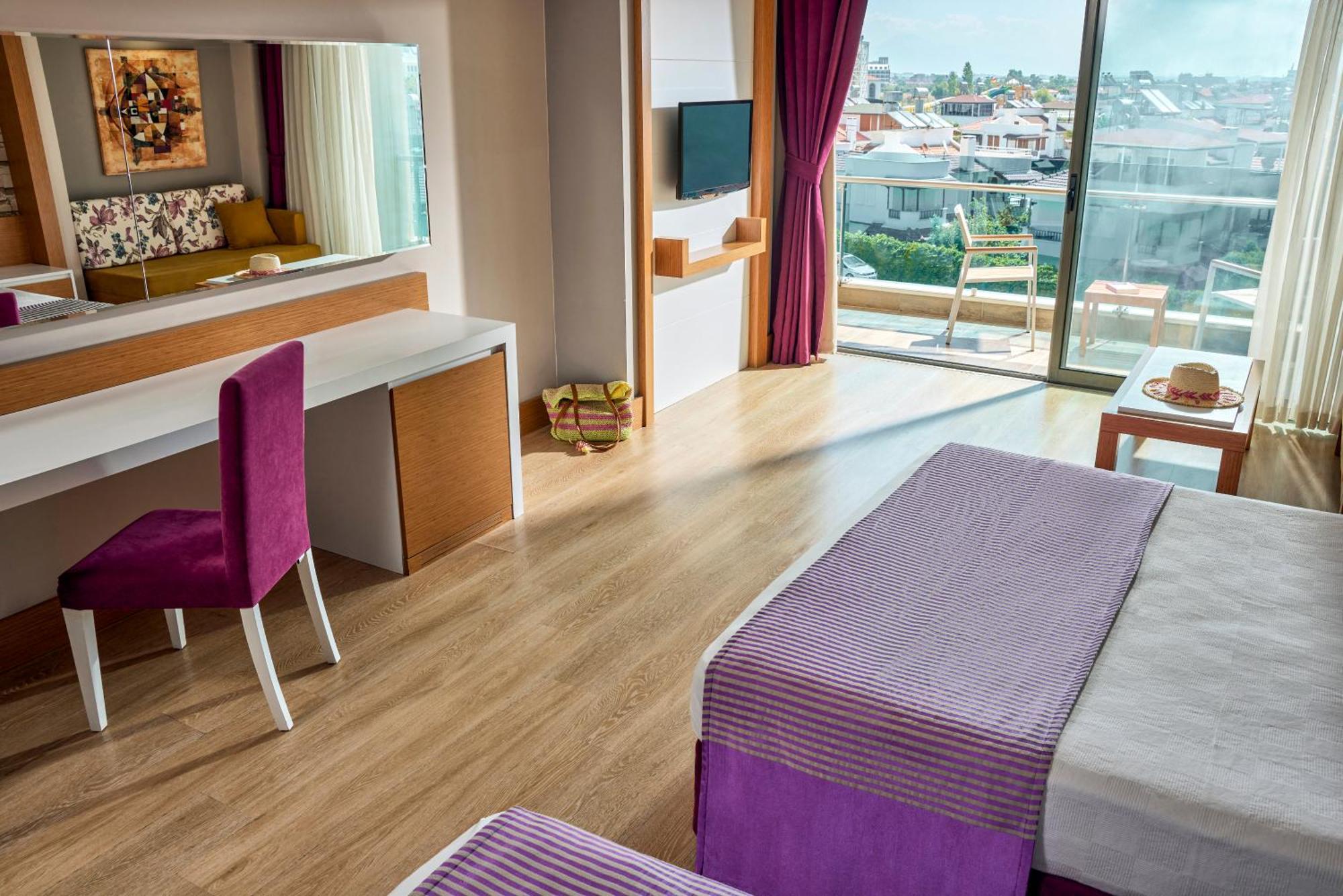 Tui Magic Life Jacaranda Hotel Side Luaran gambar A room at the hotel